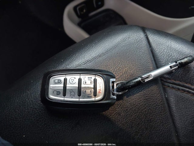 2017 Chrysler Pacifica Touring-l მანქანა იყიდება აუქციონზე, vin: 2C4RC1BG2HR710632, აუქციონის ნომერი: 45060390