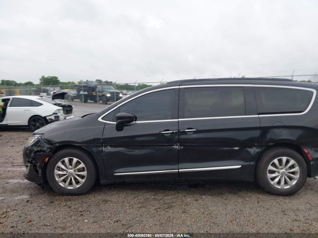 2017 Chrysler Pacifica Touring-l მანქანა იყიდება აუქციონზე, vin: 2C4RC1BG2HR710632, აუქციონის ნომერი: 45060390