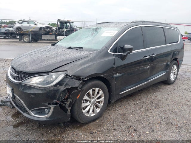 2017 Chrysler Pacifica Touring-l მანქანა იყიდება აუქციონზე, vin: 2C4RC1BG2HR710632, აუქციონის ნომერი: 45060390