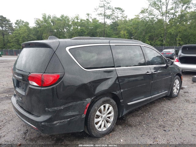 2017 Chrysler Pacifica Touring-l მანქანა იყიდება აუქციონზე, vin: 2C4RC1BG2HR710632, აუქციონის ნომერი: 45060390
