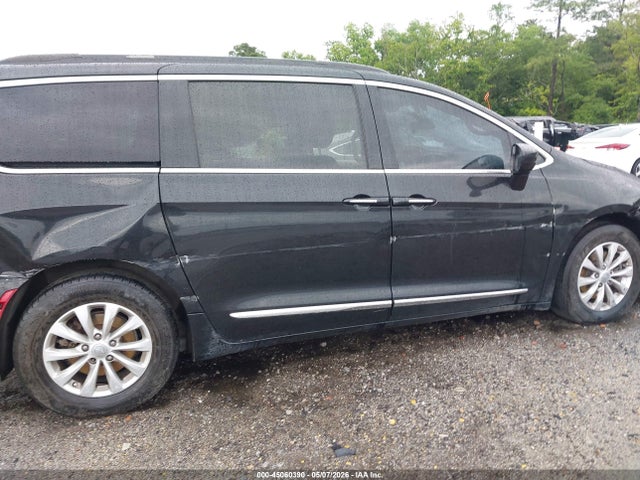 2017 Chrysler Pacifica Touring-l მანქანა იყიდება აუქციონზე, vin: 2C4RC1BG2HR710632, აუქციონის ნომერი: 45060390