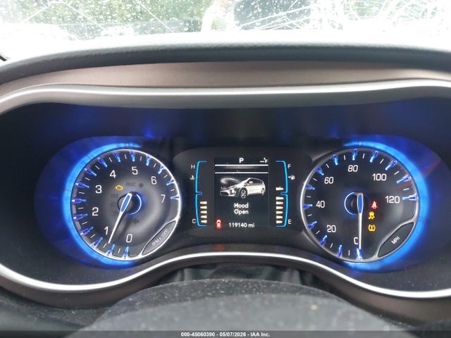 2017 Chrysler Pacifica Touring-l მანქანა იყიდება აუქციონზე, vin: 2C4RC1BG2HR710632, აუქციონის ნომერი: 45060390