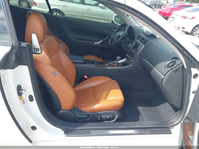 45060416 :رقم المزاد ، JTHFE2C29B2505139 vin ، 2011 Lexus Is 350c مزاد بيع