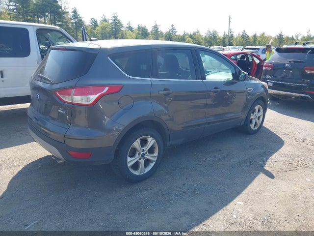 45060546 :رقم المزاد ، 1FMCU9GX5FUA97847 vin ، 2015 Ford Escape Se مزاد بيع