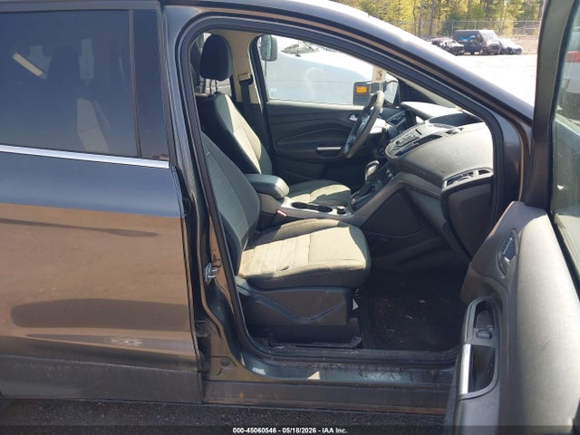 45060546 :رقم المزاد ، 1FMCU9GX5FUA97847 vin ، 2015 Ford Escape Se مزاد بيع
