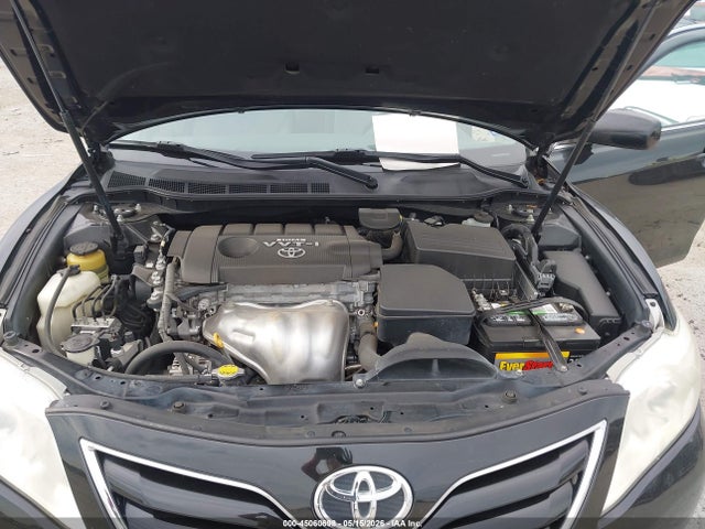 45060698 :رقم المزاد ، 4T4BF3EK1AR058567 vin ، 2010 Toyota Camry Le مزاد بيع