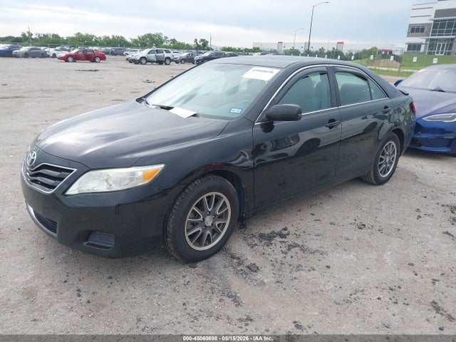 45060698 :رقم المزاد ، 4T4BF3EK1AR058567 vin ، 2010 Toyota Camry Le مزاد بيع