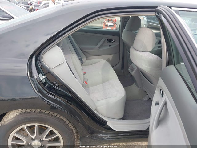 45060698 :رقم المزاد ، 4T4BF3EK1AR058567 vin ، 2010 Toyota Camry Le مزاد بيع