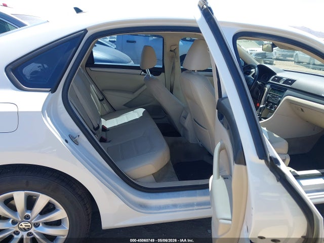 2015 Volkswagen Passat 1.8t Wolfsburg Edition მანქანა იყიდება აუქციონზე, vin: 1VWAT7A38FC069438, აუქციონის ნომერი: 45060749