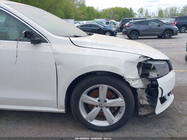 2012 Volkswagen Passat 2.5l Se მანქანა იყიდება აუქციონზე, vin: 1VWBP7A37CC094884, აუქციონის ნომერი: 45060820