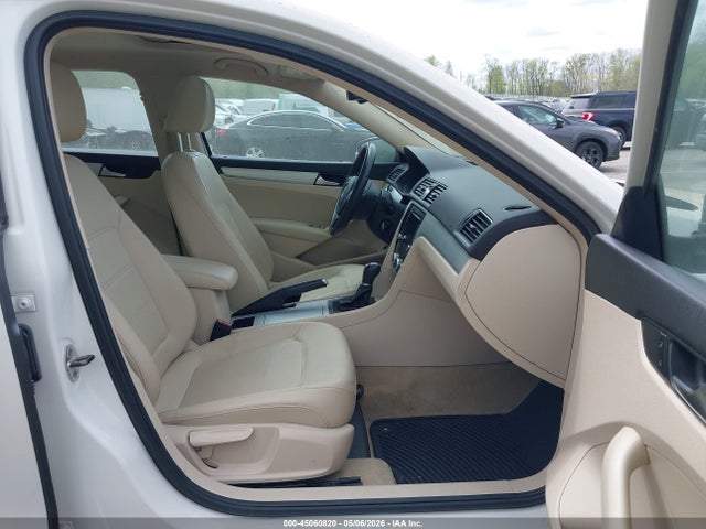 2012 Volkswagen Passat 2.5l Se მანქანა იყიდება აუქციონზე, vin: 1VWBP7A37CC094884, აუქციონის ნომერი: 45060820