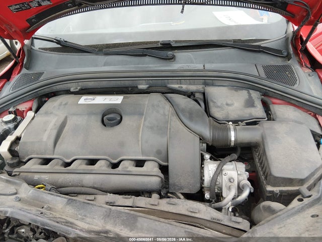 45060841 :رقم المزاد ، YV4902RS1F2637349 vin ، 2015 Volvo Xc60 T6 R-design Platinum مزاد بيع
