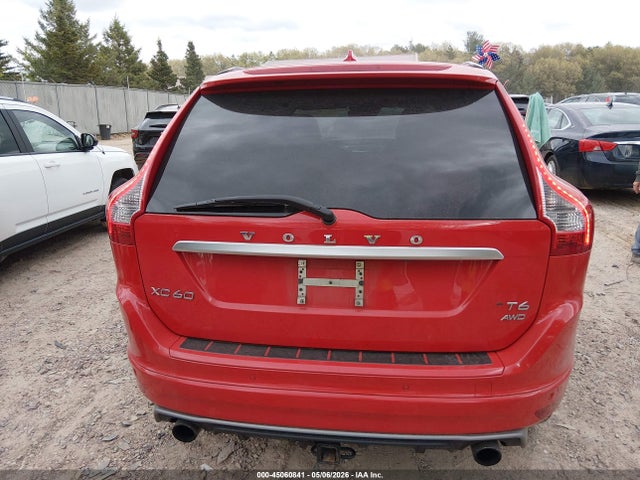 45060841 :رقم المزاد ، YV4902RS1F2637349 vin ، 2015 Volvo Xc60 T6 R-design Platinum مزاد بيع