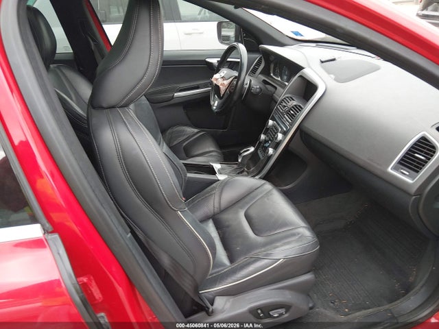45060841 :رقم المزاد ، YV4902RS1F2637349 vin ، 2015 Volvo Xc60 T6 R-design Platinum مزاد بيع