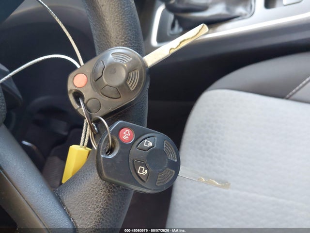 45060979 :رقم المزاد ، 1FMCU0GD3JUB15417 vin ، 2018 Ford Escape Se مزاد بيع
