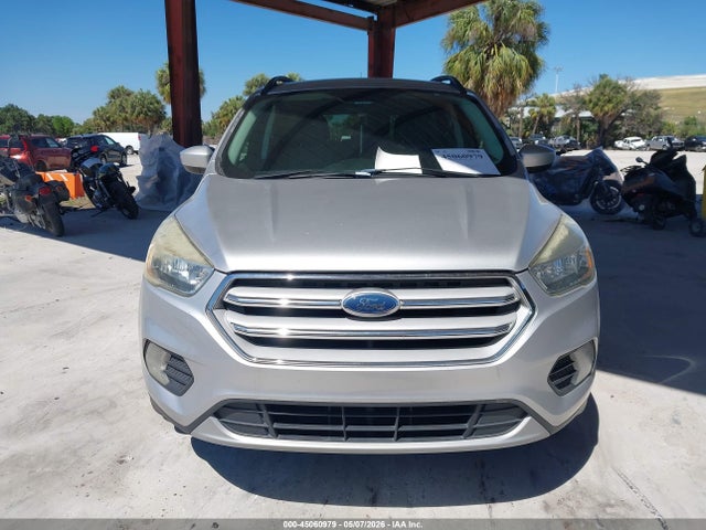 45060979 :رقم المزاد ، 1FMCU0GD3JUB15417 vin ، 2018 Ford Escape Se مزاد بيع
