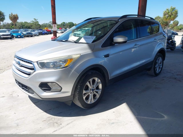 45060979 :رقم المزاد ، 1FMCU0GD3JUB15417 vin ، 2018 Ford Escape Se مزاد بيع