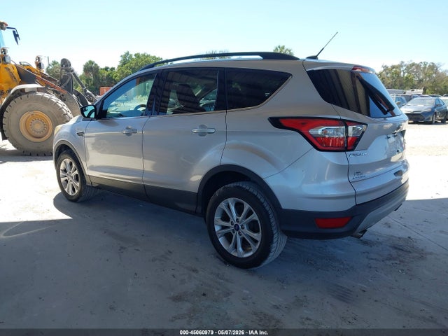 45060979 :رقم المزاد ، 1FMCU0GD3JUB15417 vin ، 2018 Ford Escape Se مزاد بيع