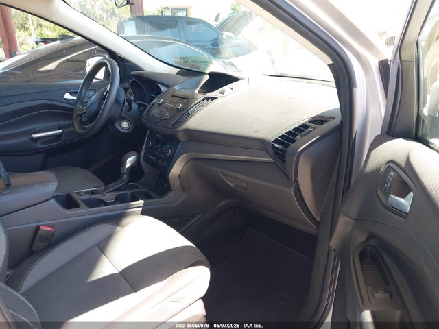 45060979 :رقم المزاد ، 1FMCU0GD3JUB15417 vin ، 2018 Ford Escape Se مزاد بيع