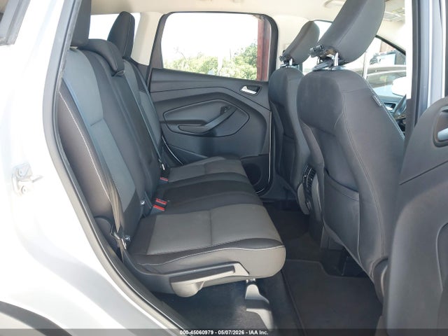 45060979 :رقم المزاد ، 1FMCU0GD3JUB15417 vin ، 2018 Ford Escape Se مزاد بيع
