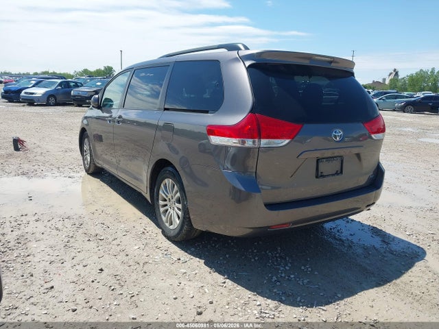 45060981 :رقم المزاد ، 5TDYK3DCXES507849 vin ، 2014 Toyota Sienna Xle V6 8 Passenger مزاد بيع