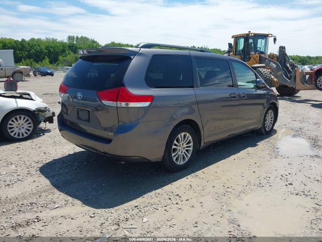 45060981 :رقم المزاد ، 5TDYK3DCXES507849 vin ، 2014 Toyota Sienna Xle V6 8 Passenger مزاد بيع