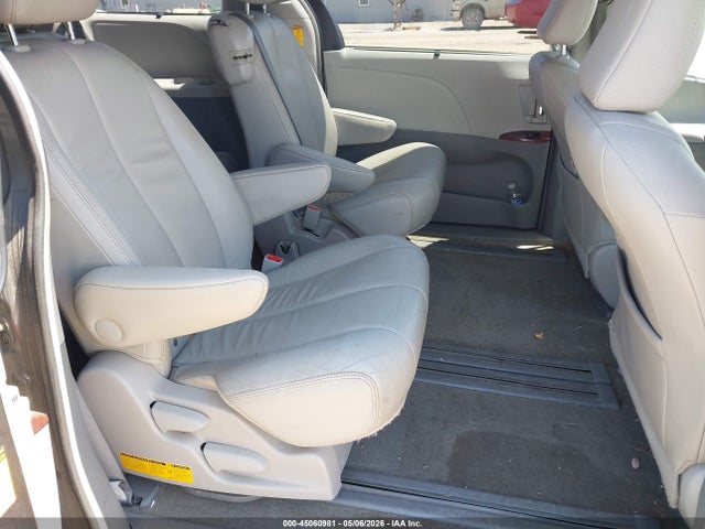45060981 :رقم المزاد ، 5TDYK3DCXES507849 vin ، 2014 Toyota Sienna Xle V6 8 Passenger مزاد بيع