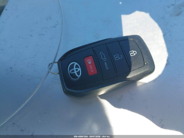 2022 Toyota Corolla Cross Xle მანქანა იყიდება აუქციონზე, vin: 7MUDAABG7NV028984, აუქციონის ნომერი: 45061204