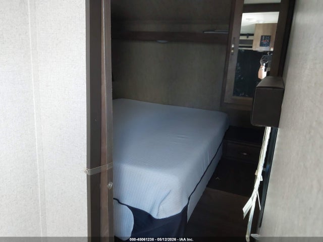 45061238 :رقم المزاد ، 4YDT25126JH985148 vin ، 2018 Dutchman 251 Xlt مزاد بيع