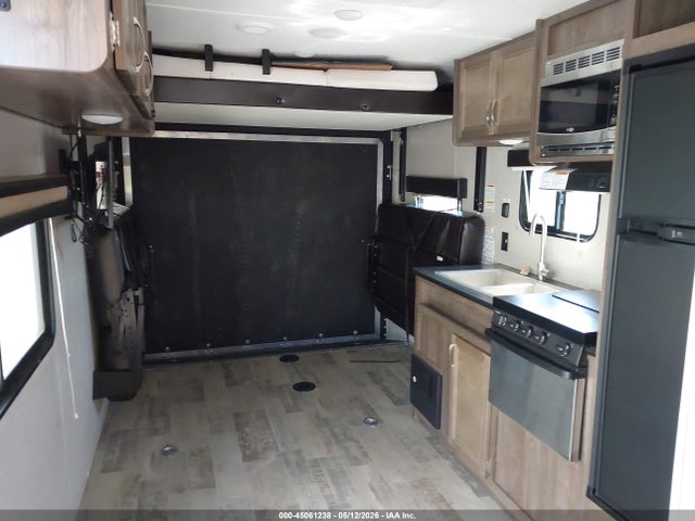 45061238 :رقم المزاد ، 4YDT25126JH985148 vin ، 2018 Dutchman 251 Xlt مزاد بيع