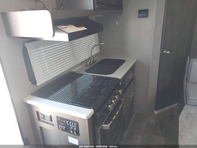 45061322 :رقم المزاد ، 4X4TRLW20KD428010 vin ، 2019 Forest River Mini Lite مزاد بيع