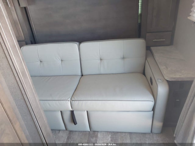 45061322 :رقم المزاد ، 4X4TRLW20KD428010 vin ، 2019 Forest River Mini Lite مزاد بيع