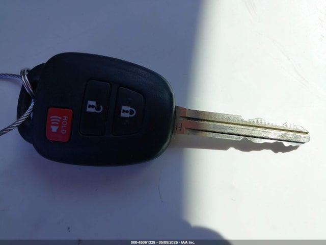 Toyota RAV4 LE 2018 JTMZFREV5JJ212094 Image 11