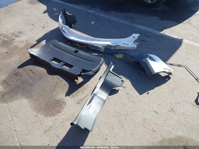 Toyota RAV4 LE 2018 JTMZFREV5JJ212094 Image 12