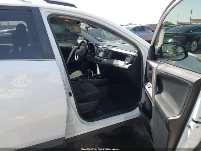Toyota RAV4 LE 2018 JTMZFREV5JJ212094 Image 5