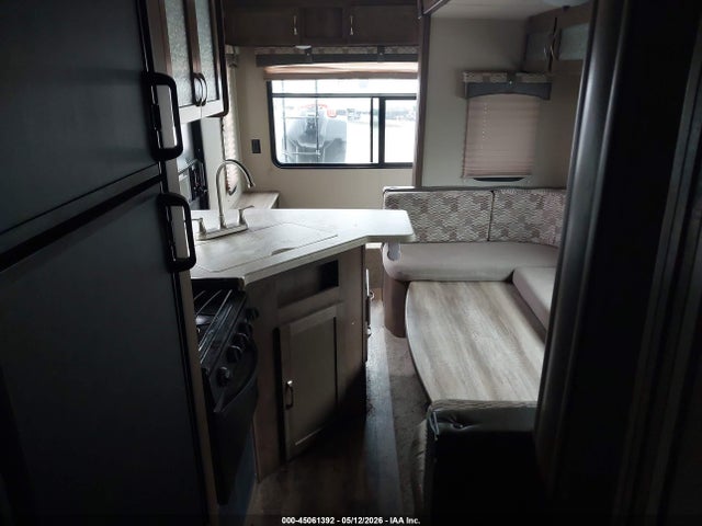 2017 Palomino Puma Fifth Wheel Ser მანქანა იყიდება აუქციონზე, vin: 4X4FPUA24HP066285, აუქციონის ნომერი: 45061392