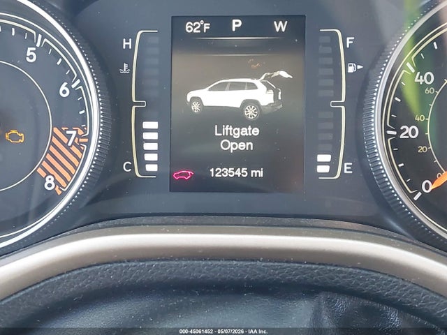 2015 Jeep Cherokee Latitude მანქანა იყიდება აუქციონზე, vin: 1C4PJMCS7FW635383, აუქციონის ნომერი: 45061452