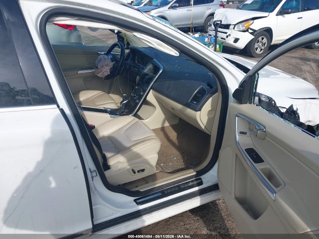45061494 :رقم المزاد ، YV4902DZ3E2518799 vin ، 2014 Volvo Xc60 T6 R-design مزاد بيع