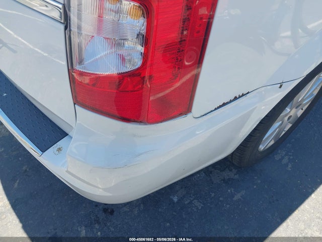 2015 Chrysler Town & Country Touring მანქანა იყიდება აუქციონზე, vin: 2C4RC1BG3FR545669, აუქციონის ნომერი: 45061682