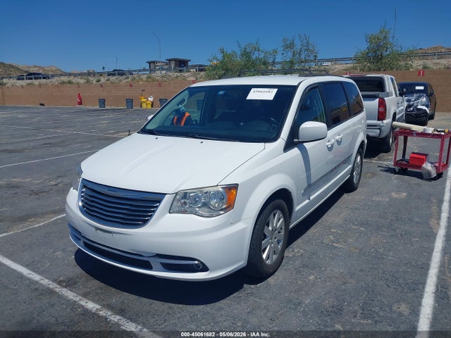 2015 Chrysler Town & Country Touring მანქანა იყიდება აუქციონზე, vin: 2C4RC1BG3FR545669, აუქციონის ნომერი: 45061682
