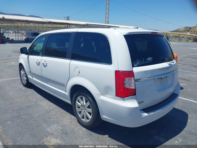 2015 Chrysler Town & Country Touring მანქანა იყიდება აუქციონზე, vin: 2C4RC1BG3FR545669, აუქციონის ნომერი: 45061682