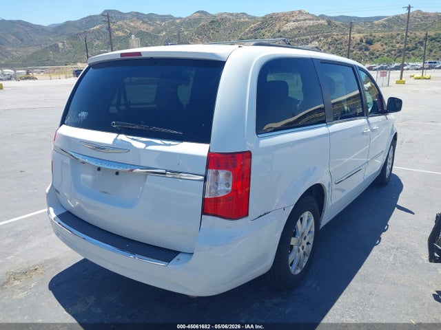 2015 Chrysler Town & Country Touring მანქანა იყიდება აუქციონზე, vin: 2C4RC1BG3FR545669, აუქციონის ნომერი: 45061682