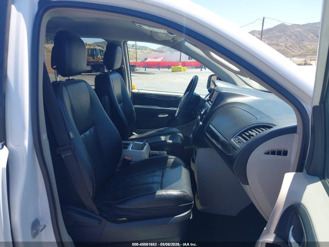 2015 Chrysler Town & Country Touring მანქანა იყიდება აუქციონზე, vin: 2C4RC1BG3FR545669, აუქციონის ნომერი: 45061682