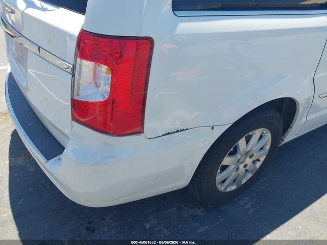 2015 Chrysler Town & Country Touring მანქანა იყიდება აუქციონზე, vin: 2C4RC1BG3FR545669, აუქციონის ნომერი: 45061682