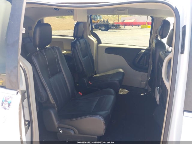 2015 Chrysler Town & Country Touring მანქანა იყიდება აუქციონზე, vin: 2C4RC1BG3FR545669, აუქციონის ნომერი: 45061682