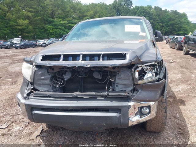 45061735 :رقم المزاد ، 5TFEY5F19JX240894 vin ، 2018 Toyota Tundra Sr5 5.7l V8 مزاد بيع