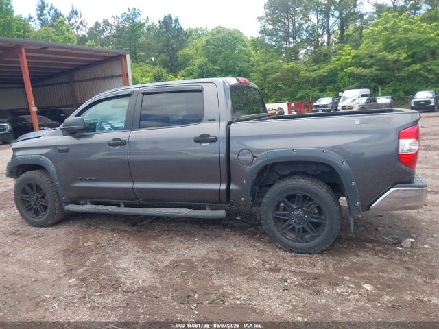 45061735 :رقم المزاد ، 5TFEY5F19JX240894 vin ، 2018 Toyota Tundra Sr5 5.7l V8 مزاد بيع