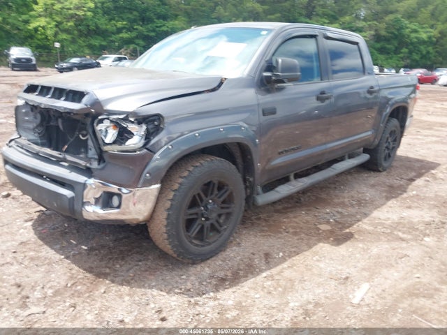 45061735 :رقم المزاد ، 5TFEY5F19JX240894 vin ، 2018 Toyota Tundra Sr5 5.7l V8 مزاد بيع