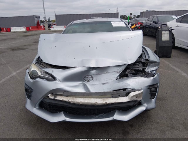 JF1ZNAA18H8700812 Toyota 86