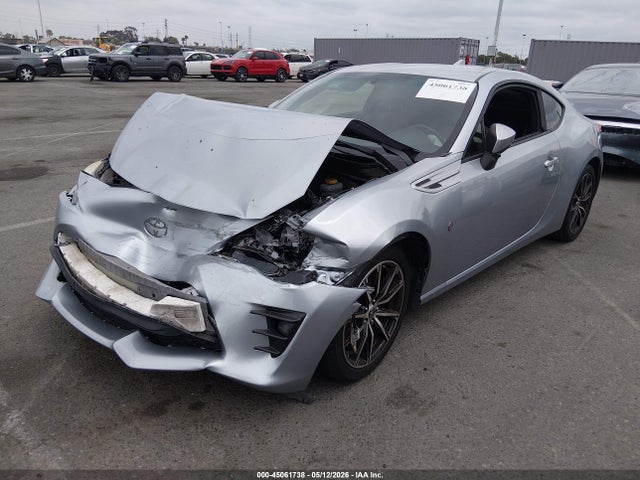 JF1ZNAA18H8700812 Toyota 86